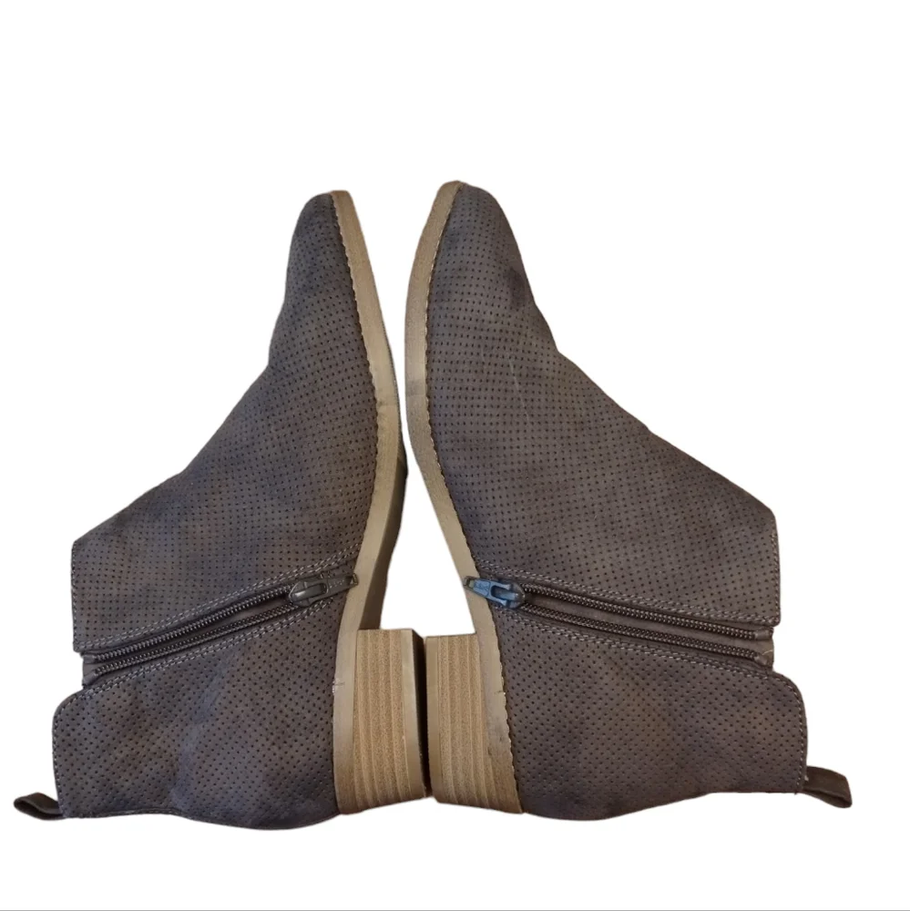 Boots Universal Thread Marlis Memory Foam Ankle Zip Taupe Bootie